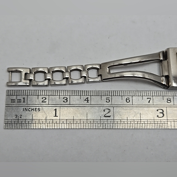 Womens Guess Watch Silver Tone Tank Silver Tone Bracelet Blue Dial New Battery - Picture 8 of 9